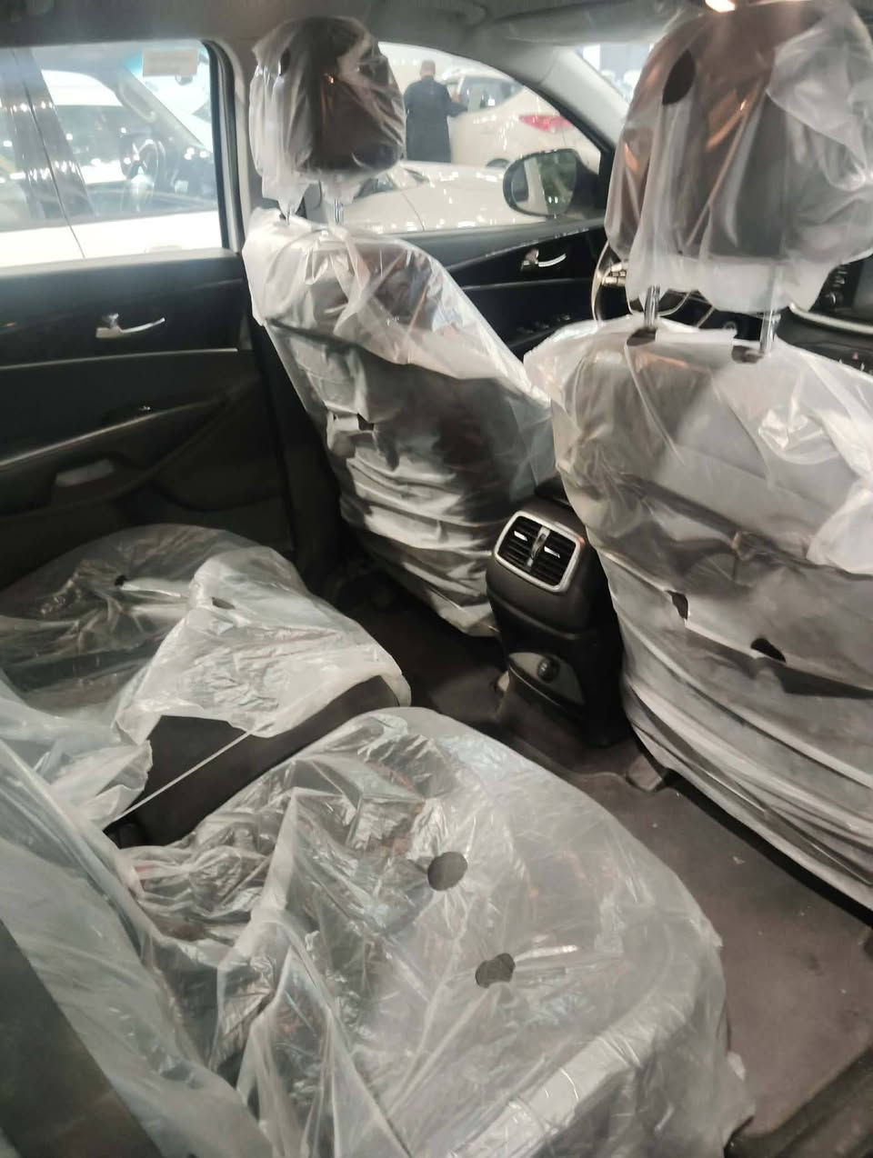 سلام عليكم كيه سورنتو موديل 19 وراد امريكي 2400 تبريد حداديه تخم تاير كلش جديده سياره بيهه 5 قطع صبغ مكان نجف. سعر 130 ماكو هيج سعر بل سوك بس مستعجل عله بيعتهه محتاج فلوس سياره 7 راكب *********** نجف
