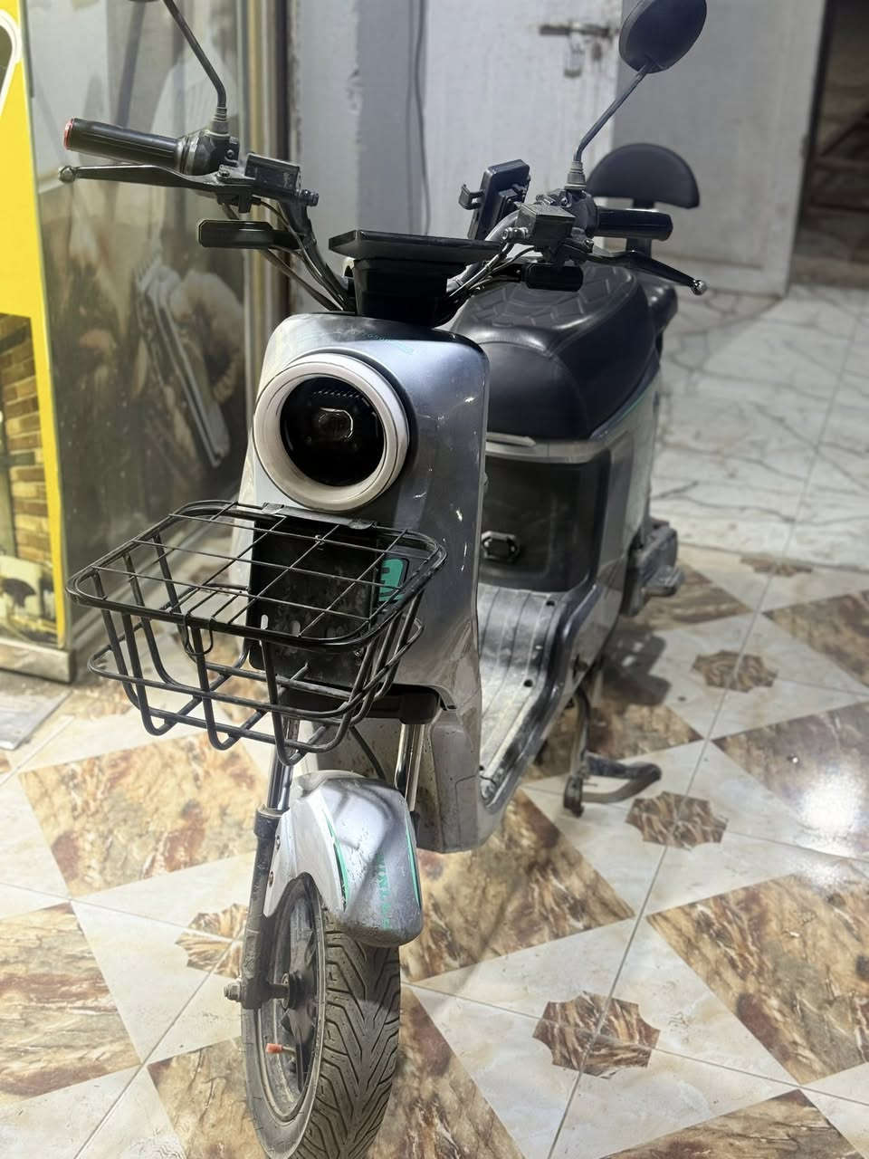 السلام عليكم ،دراجه شحن  R9 بطاريات فول نضافه  دراجه  جديده ، المكان ديالى بعقوبه ، السعر 400الف وبيها مجال ، للتواصل ع رقم الهاتف *********** .
