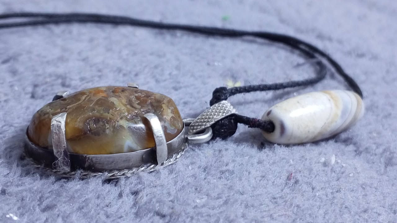 السلام عليكم
داودي  قديم 
معى جزع   
السعر خاص


**إذا كنت صاحب هذا الإعلان وتريد حذفه لأي سبب، رجاءا أرسل رسالة إلى الدعم الفني**