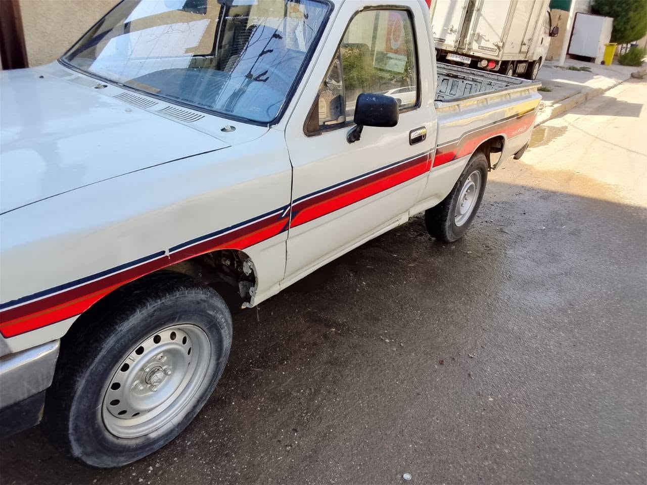 السلام عليكم بيكم للبيع موديل 90 سعر 30 بيها مجال سياره رقم بغداد اصفر موجوده بالدوره اي استفسار على هذا الرقم ***********
