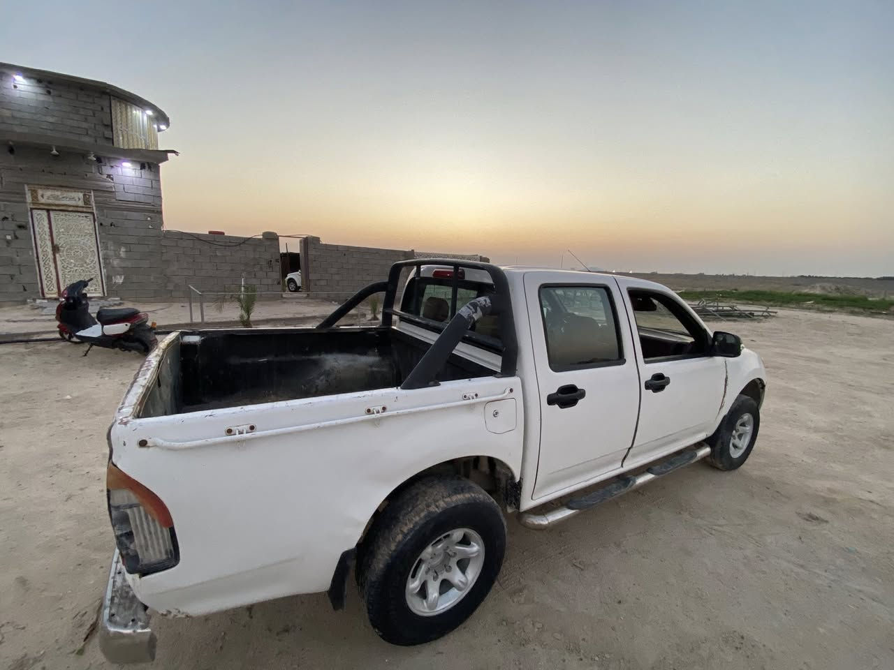 سلام عليكم بيكم كنو
بدون رقم 
2013 سياره نضيفه 
مكينه وكير بلاد جدد 
دشبول بطاين جديده 
حداديه تخم تايرات 
كهربائيات جاهزه 
تبريد ثلج 
سعر 35بيها مجال قليل
مكان بصرا سفوان 
هاتف ***********
