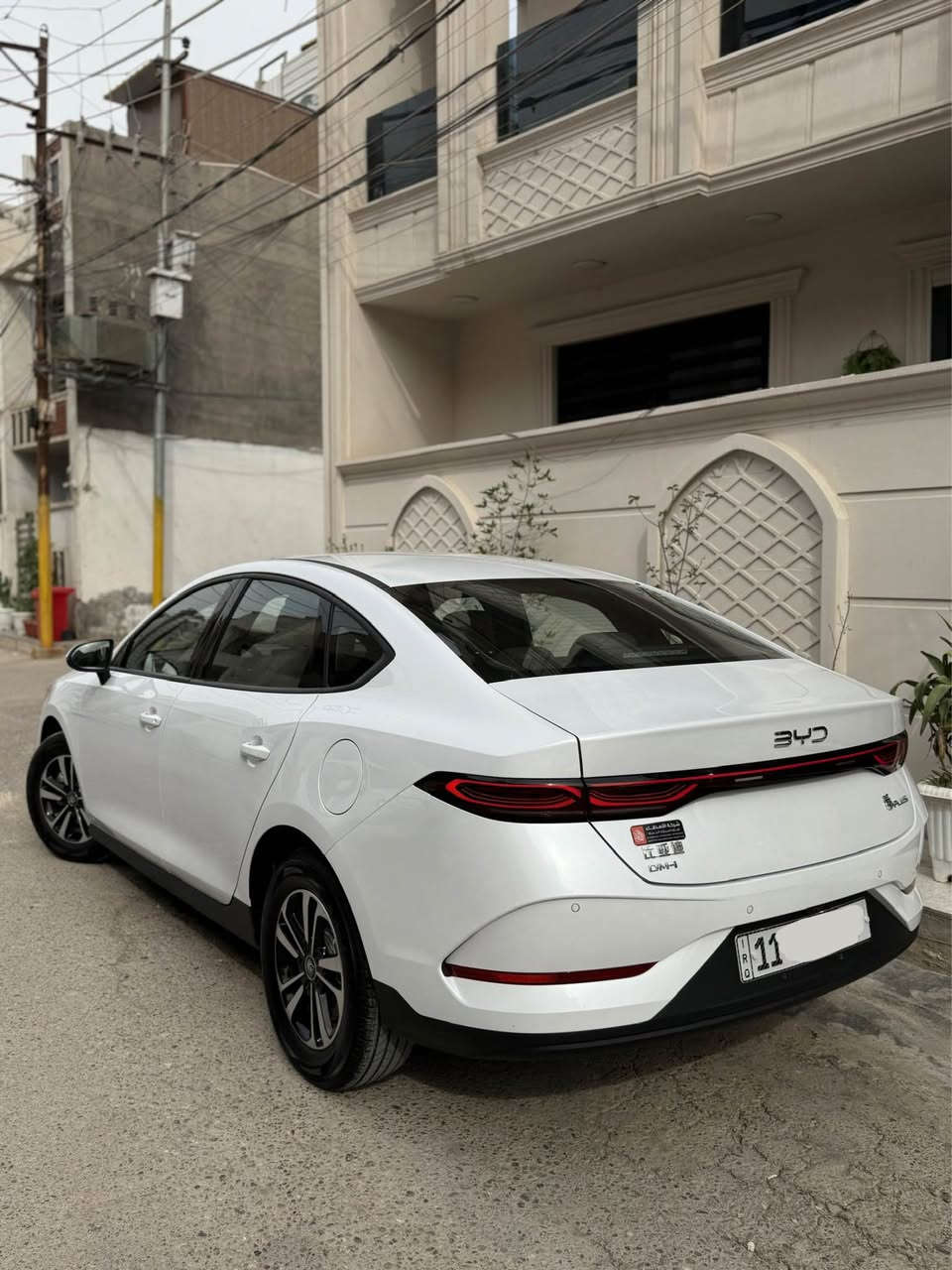 للبيع BYD QIN PLUS موديل 2025 
نسخة ويل كروم مو العادية 

السعر 19,100

ماشيه 3 الاف على المحرك والكلي ٨ الاف فقط
على وضع الشركة زيرو 
داخل زيتوني جلد. 
ارضيه دوشمة جلد. تبريد قطعتين. تشغيل عن بعد. تفويله تمشيك ٢١٠٠ كيلو 
شاشة محدثه وبرامج كاملة 
جميع الملحقات كارت + شاحنة + مثلث وفوم طوارئ 

العنوان بغداد الدورة شارع ٦٠ 
الاتصال على الرقم
 *********** يوجد واتساب بغداد, العراق
