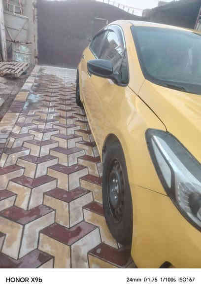 السلام عليكم
وارد امريكي جاملغ امامي اليمن 
فورتي 2017
مواصفات سياره 
شاش 
تحكم ستيرن 
كشن كهربه 
تخم تاير جديد 
دوشمه جديد 
مكينه 2000
سياره كير محرك خير من الله لا تبخير ولا تنقيص 
سعر سياره 125وبيه مجال بسيط 
***********
