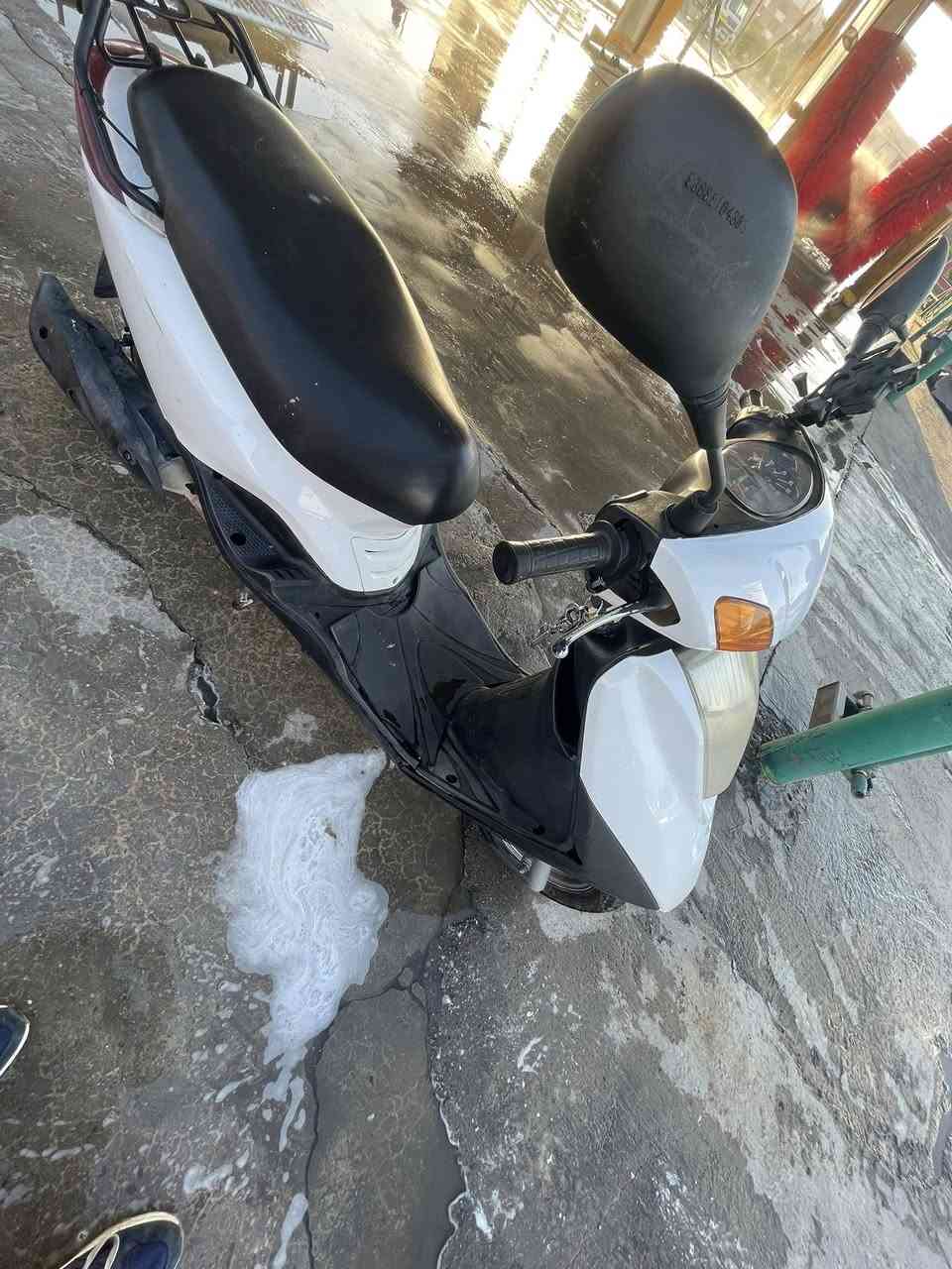 السلام عليكم دراجه بريز للبيع ماشيه ١٢ الف حقيقي دراجه جديده بمعنى الكلمه استعمال قليل أوراق كامله كهربائيات برغي مابيهم نقص كيلو متر طوافه اشاير كامله من كل النواحي ربع متصرف عليها مكينه ممفتوحه واتحمل مسؤليه كلامي السعر ٦٠٠ الف وبيها مجال شي بسيط مكاني بغداد الدوره البوعيثه الرقم ***********
