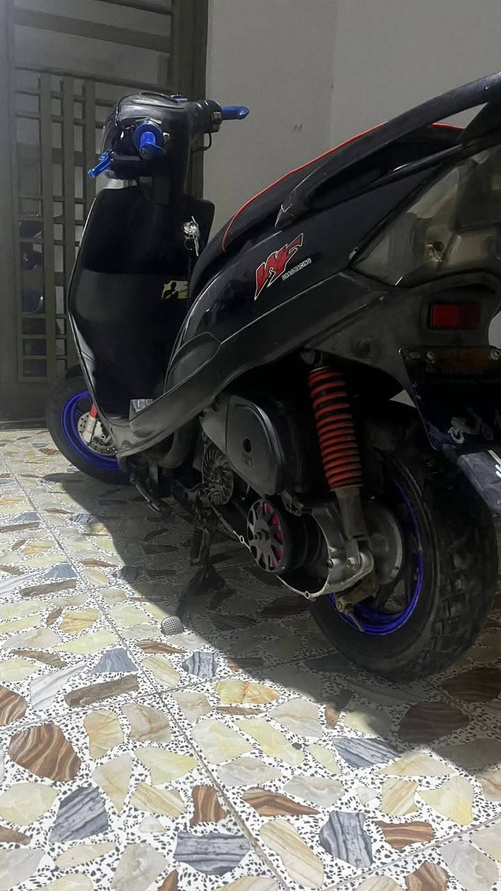 سلام عليكم دراجه ماكي عدلة بلادي ٥٩ بيهة تزويد ويالة صدر  يدات بريك بانزين كشن جديد ما ناقصة شي كهربائيات كاملة 
السعر ٤٥٠ او مراوس بعدلة او فحل حسب القناعة 
مكاني بغداد جزيرة السياحية 
رقم *********** واتساب
