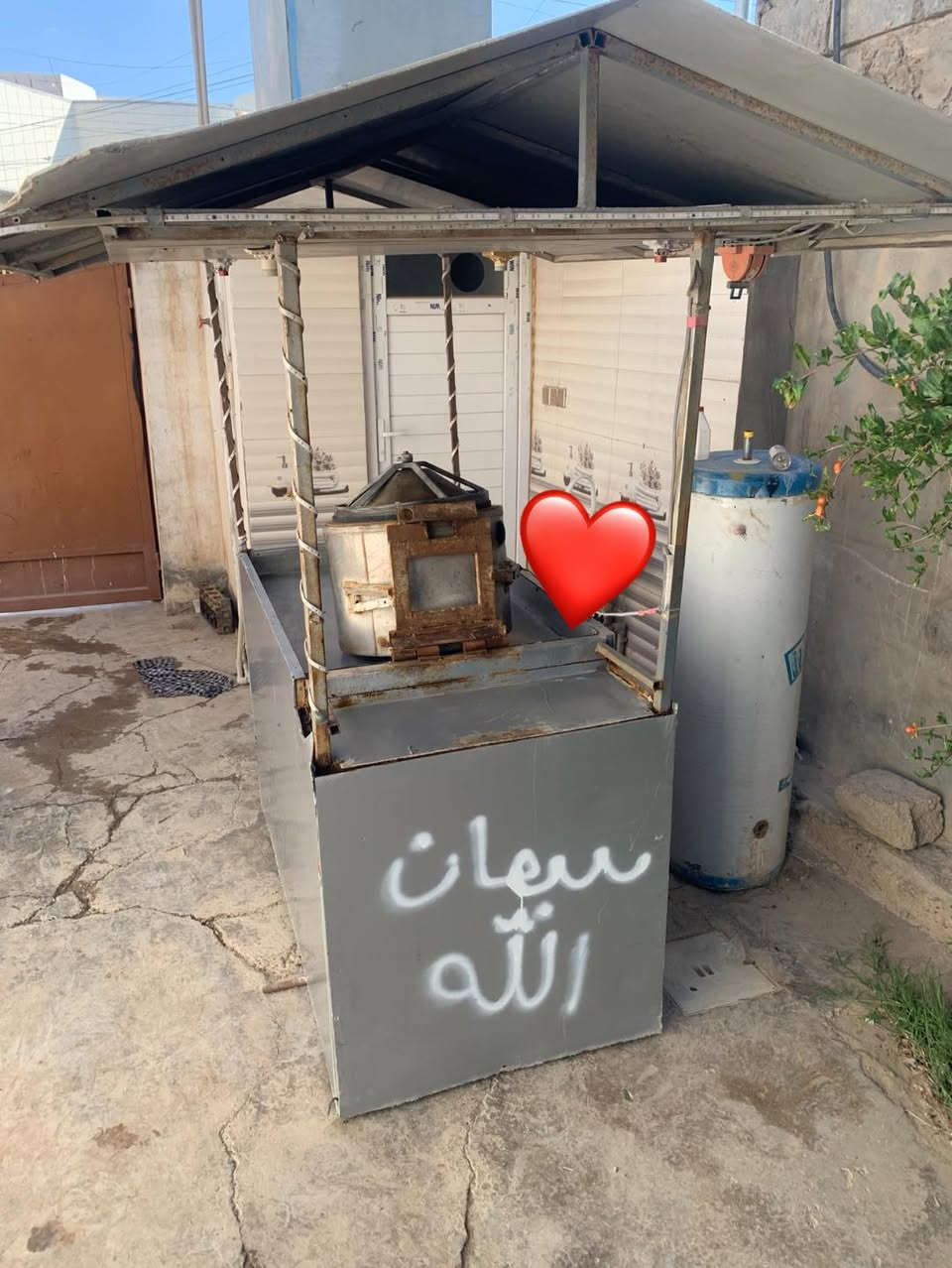 شوايه مال حب كلش نضيفه وشغاله كله وكامله بس عايزه قنينه مال غاز كله كامله مستخدمه اشي قليل سعره 250وبيه مجال هاذه رقمي ***********اتصل

