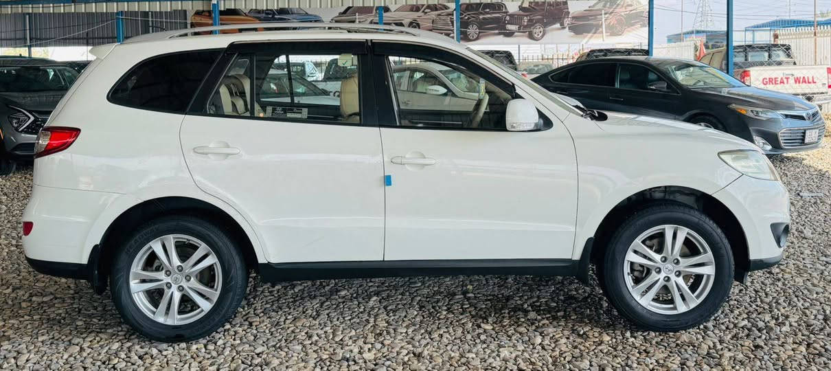 السلام عليكم 
للبيع هونداي سنتافي موديل 2011خليجي مكينه 2400رقم اربيل الدولي بأسم عربي بيهه قطعتين صبغ باب وجاملغ 
العنوان بابل الشوملي 
السعر 123$}***********
