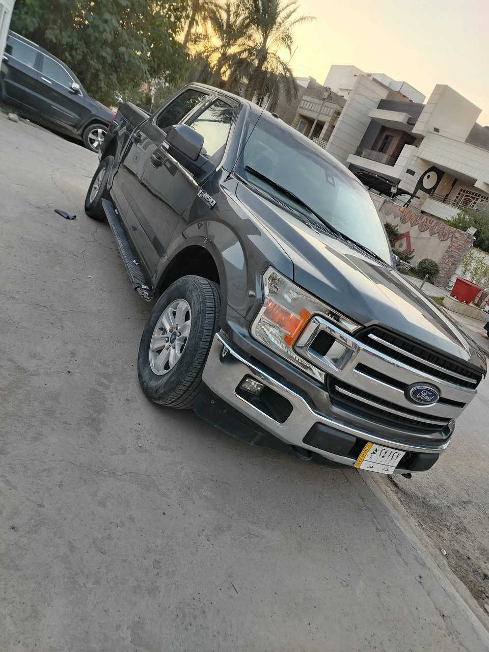 السلام عليكم
فورد اف 150 موديل 2018

كشنات منفصلة

تبريد قطعتين امامي وخلفي

فور ويل

محرك 6 سلندر ايكو بوست

باب طويل بدي قصير

كير 10 نمر

حساس خلفي

شاشة عرض اعطال

بدون ايرباك كفالة فقط بابين من جوة صور الحادث منشورة مع الصور مع صور الشاصي

رقم بغداد شرط التحويل مكان السياره بغداد زيونة ***********

السعر 190 ورقة وبيهة مجال لشراي السيارة جاهزة من كل النواحي
