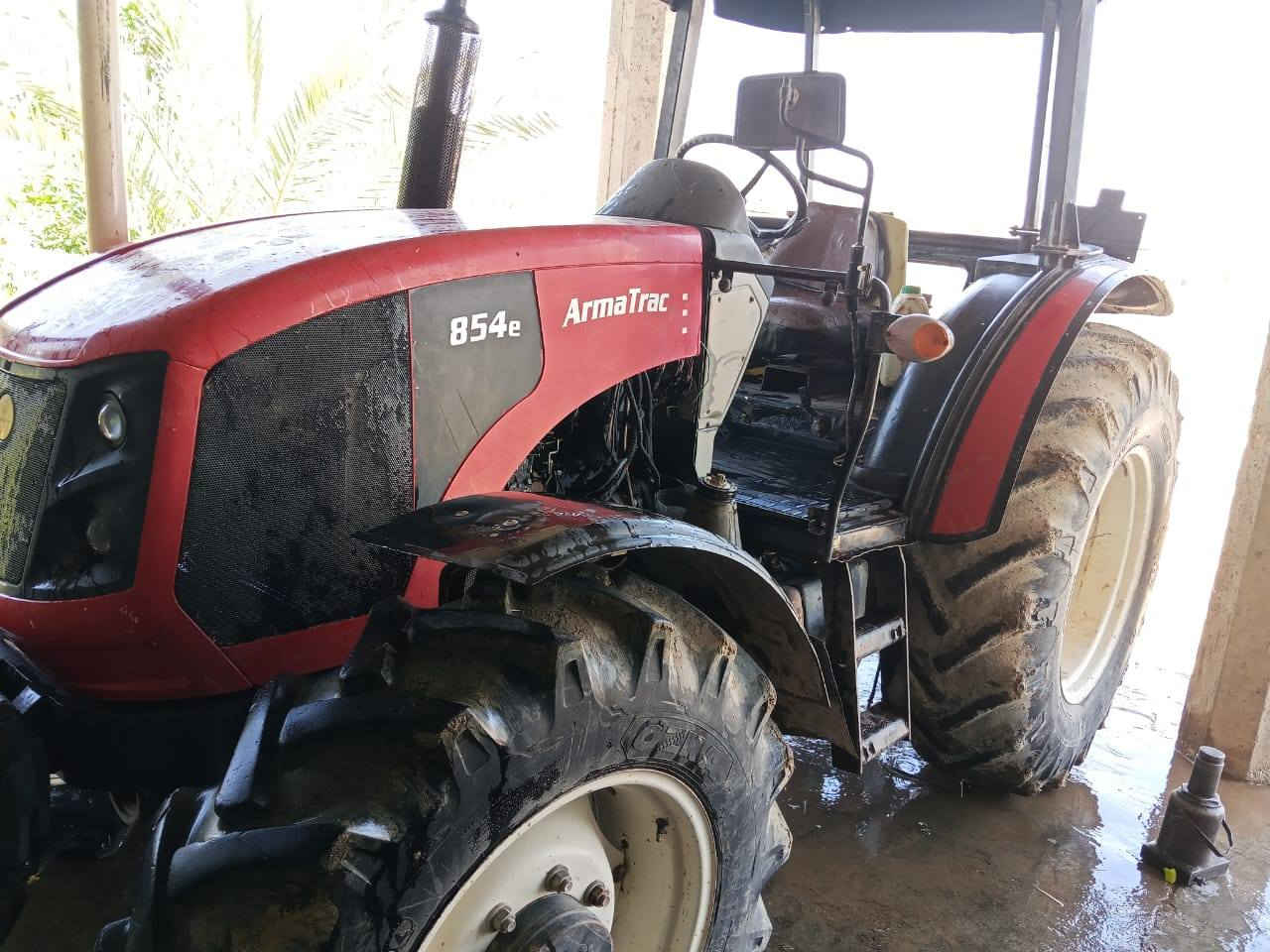 سلام عليكم ورحمة من رخصت لادمن مكينه انكليزي دبل البيع شرط لا نتقيص ولا تبخير تخم تاير جاهزه الشغل مع فدان السعر ١٧ وبي مجال المكينه الثانيه هندي السعر ١٢ وبيه مجال  المكان لانبار جزيره هيت  *********** اركان يونس لقيسي
