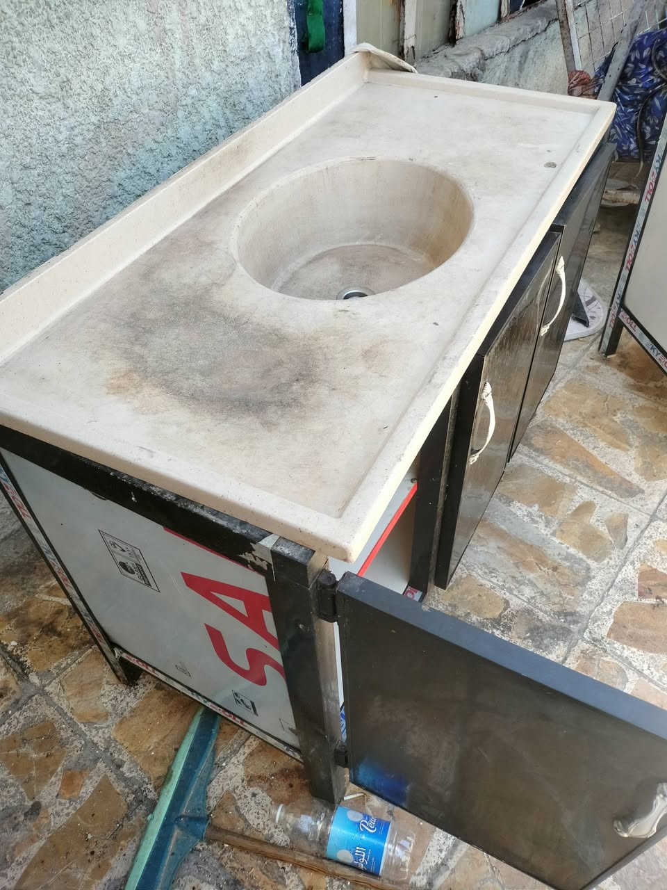 سلام عليكم 
طباخ 
كاونتر 
مرجوحه 
شلعه وحده للبيع قيم وأخذ 
مكاني بغداد بلديات 
رقم الهاتف ***********
