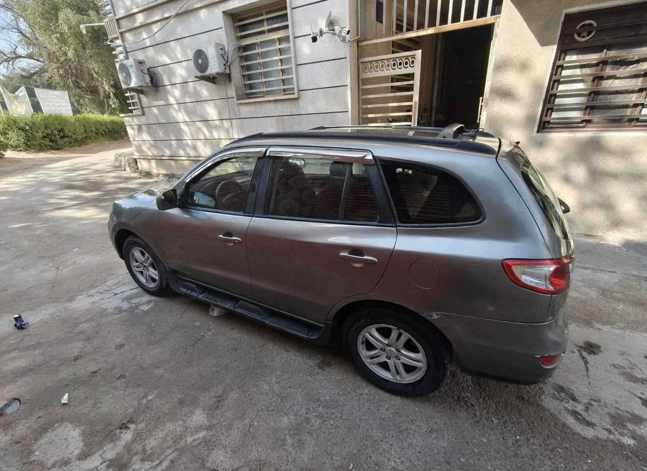 مرحبا للبيع فقط سنتافي 2011 رقم ديالى السياره بيه جفيه بسيطه مصبوغه عااام محرك 2400 ماشيه 92 ميل مكاني بغداد الغزاليه سعره 105 وبيه مجال للاستفسار ***********
