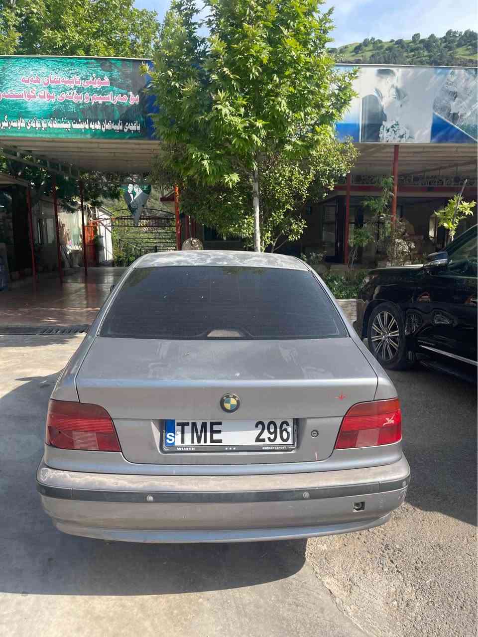 BMW saqar مۆدێل ١٩٩٨ مەنەفێست ئیبراهیم خەلیل گێر عادی مەکینە ٥٢٣ گێر و مەکینەو تەقەو رەقە بە شەرت سەیارەکە ٢ ٣ پارچەی بۆیاغە بە عام بۆیاغ دەفرۆشم لەبەر کاڵ بونەوە پشت و پێشی کەپسە بە شەرت  

*********** أربيل, العراق
