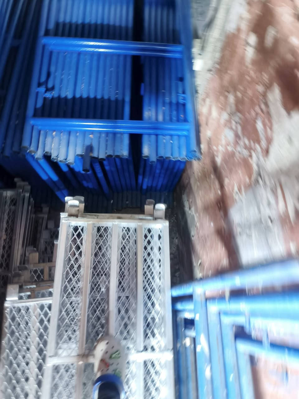 سكلات مستعمله وجديده ٩٠×مترين للبيع مستعمل ٣٠ قفص على ٥٥ ألف والجديد ٢٠ فقص على ٧٠ ألف بغداد الكرخ المنصور ***********
