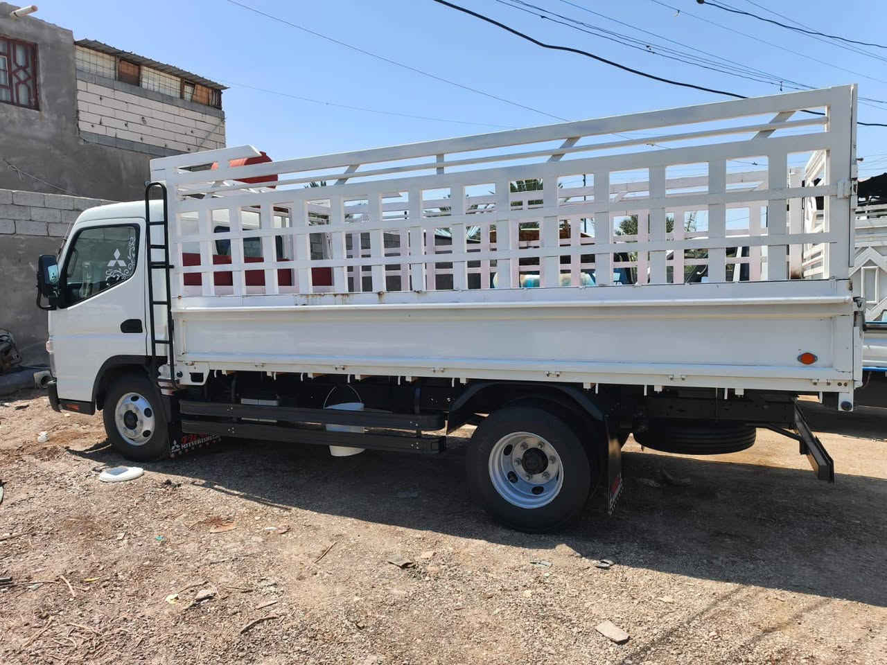 كنتر لبيع موديل 2025 رقم بغداد 
كفاله عدى بارد كد 4اصابع باب العبري سياره جديده ماشيه 85الف رقم بغداد انكليزي الجديد  285وبيه مجال 
عنوان السياره بصره القرنه
رقم الهاتف ***********
***********
