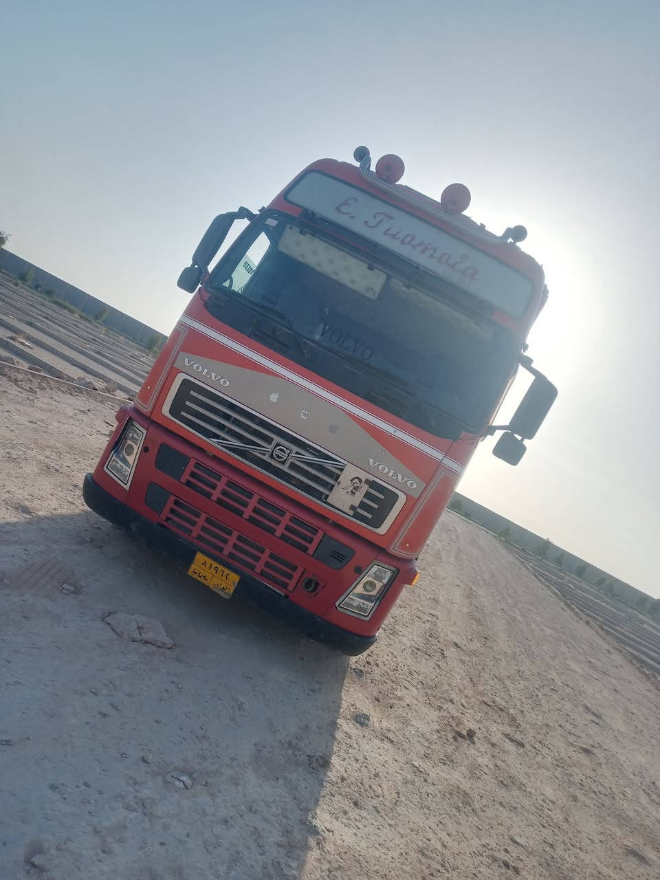 سياره فالفو 2003اتماتيك مربوطه عربانه 3دناكير تك تاير نص جناب المكان ديالى خان بني ***********
