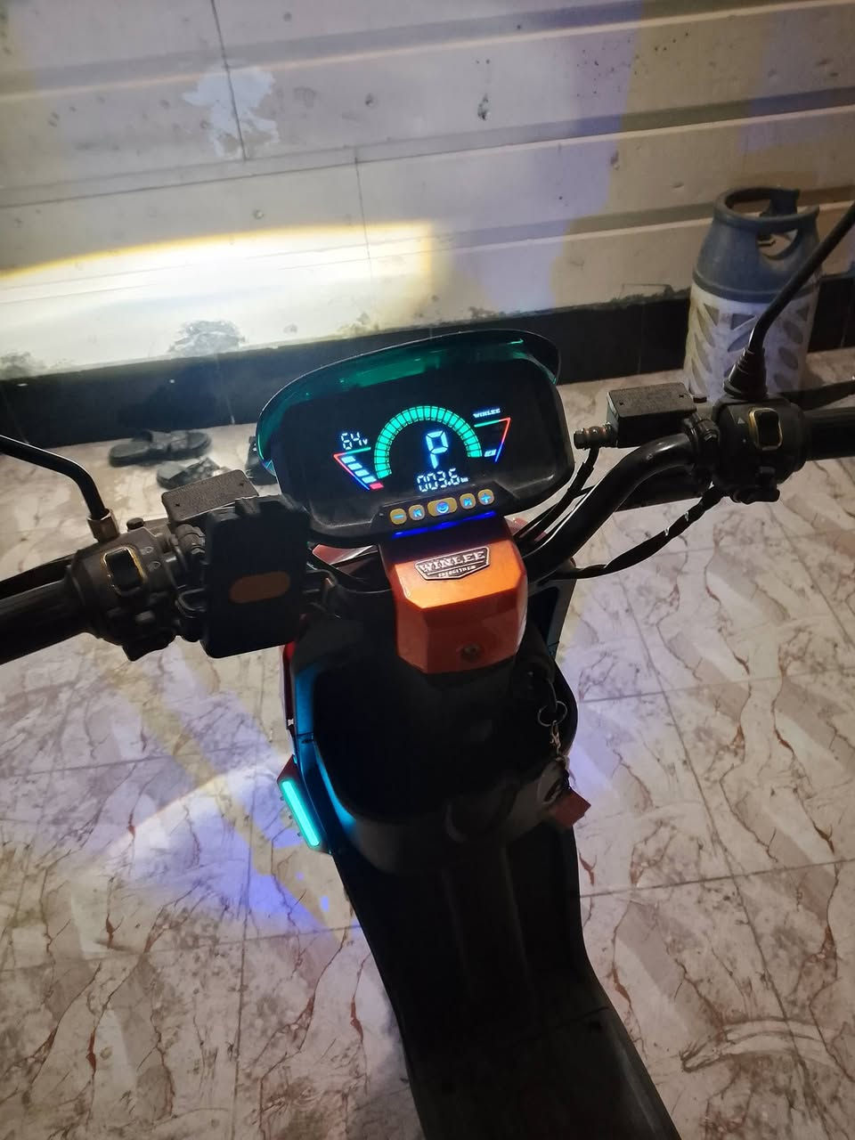 دراجه شحن R9S بعده جديده بل بلايلون صارلي شهر من ماخذه موديل 2025  سرعه الحقيقه110  4كير   العنوان العطيفيه الكاضميه سعر 600 وبيه مجال ***********
