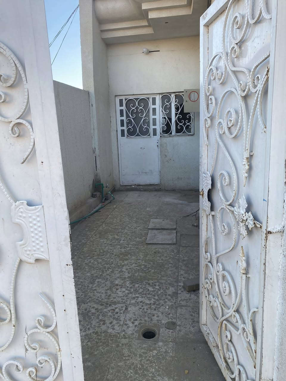 دار للايجار 

✨ تفاصيل الدار:
• 2 غرف نوم مريحة
• صالة
• استقبال
• مطبخ
• صحيات
• 2 مناور
• المساحة 160 متر

💰 الإيجار: 450 ألف فقط وبي مجال للنقاش للجادين

📍 الموقع: حي النصر – شارع الملعب

الدار مناسبة للعائلة وموقعها هادئ وقريب من الشارع والخدمات.

📩 للجادين فقط – المراسلة خاص أو اتصل 
***********
