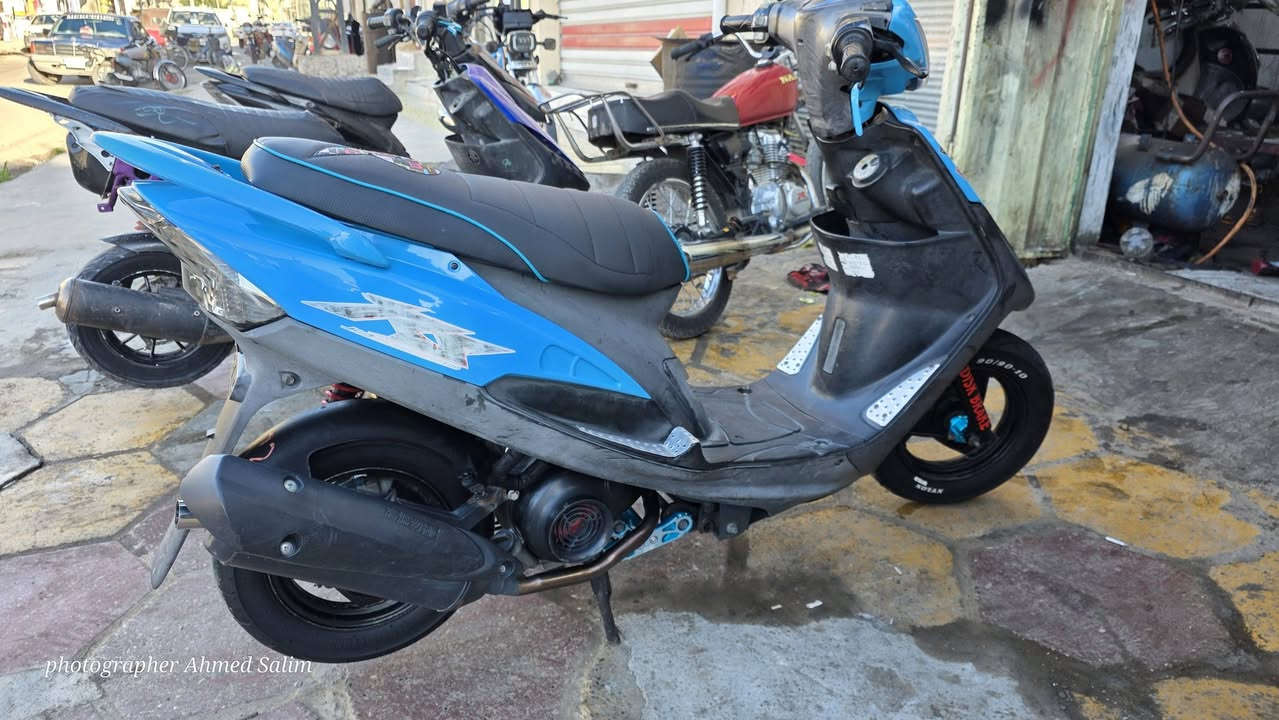 ماكس عدلة ابلادية مكينة ٤٩ ما مفتوحة
موديل 2006 الدراجة ختم واحد وية المكية بس الكفرات مو اصلية مال اربع ولفات مصبوغات ومضروبات جيلاتين فول 
والشيال لون سمائي والبلادي مالتهة موجود 
و كلجات رياضي مالوسي  لستفسار 
والكشن مغلف كامل 
***********
***********
