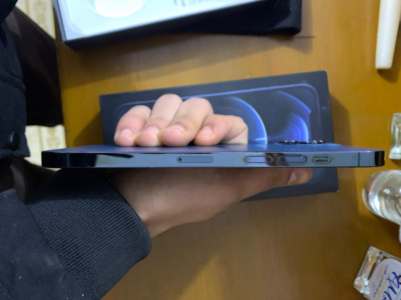 12برو ماكس
ذاكرة 128 
بطارية 78 
التليفون شرق اوسط ماستر مع ملحقاته
شاصي كلش نضيف والجوانب كذالك نضيفة 
سعر التليفون500 وبي مجال مكاني كوفه حي المتنبي ‭0780 887 9080‬
