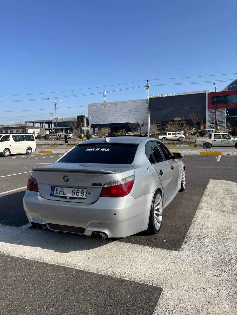 BMW 2004 E60 545i V8 بیئێم چاوبرۆی هەشت پستۆنی فول مواسەفات بەتامی ئێم فایف سڵایدە کوشن خەزنە کارەبایە هەر چوار کوشنی هیتەرە تەبرید سارد و گەرم ئاوینە کارەبایە هەیکەلی  کامل کراوەتە ئێم فایف کامل جوانکاری بۆ کراوە لیدی بۆ  بەستراوە باڵی بۆ دانراوە جوانترین ویلی لەسەرە هەتا بڵێی کەشخە و جوانە هەتا بڵێی بە قوەتە سەیارەکە
0750 165 76 45 رانية, السليمانية
