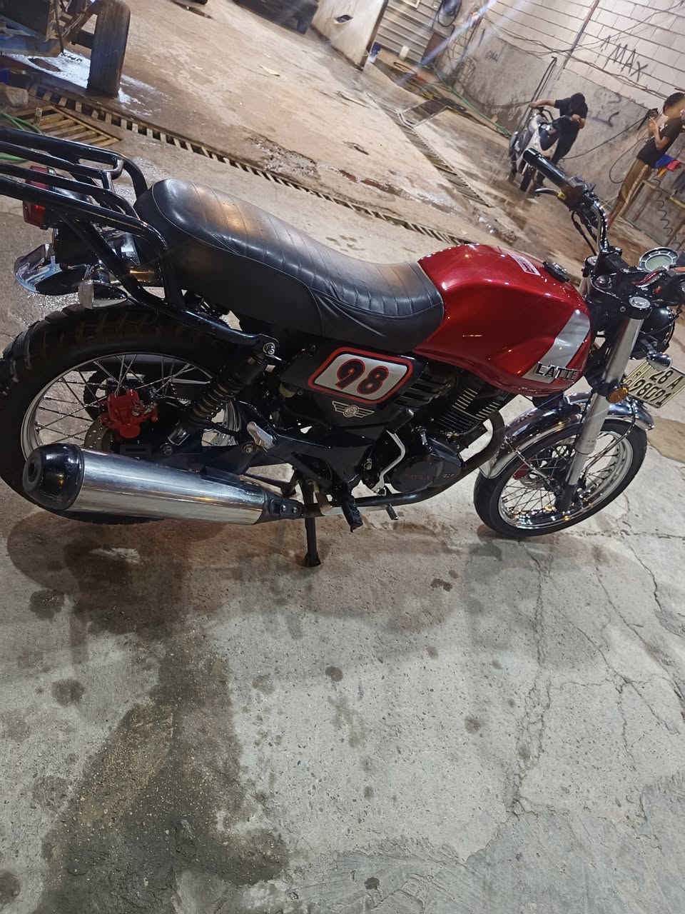 سلام عليكم دايون لايته لبيع مديل
2022 رقم جديد نجف مداور ثاني 
يوم محرك 200 دراجه ماعايزه اي شي
نكره سلف وغراظه كله بلادي ومامفتوح 
أي برغي بيه مكان نجف السعر 2000000
وبيه مجال***********
