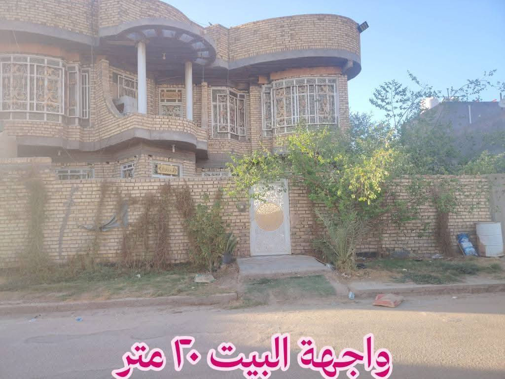 السلام عليكم بيت للبيع في مجمع حجي حسين مقابيل مستشفى القاسم
المساحه الكليه 400 متر طابقين طابو زراعي سند 25 🏤 مساحه البناء 260متر  مع حديقه بجانب البيت مساحتها 140 متر يتكون الطابق الأول من :
1️⃣غرفتين نوم مساحه الغرفه 4×5 مع حمام داخلي في كل غرفه✅.
2️⃣صاله كبيره وصاله ضيوف مساحتها 9×4✅
3️⃣استقبال المساحه 4.5×8 مع مدخل مساحته 1،5×1.5✅
4️⃣مطبخ مساحته 6×4 ✅
5️⃣مجمع صحي داخلي مساحته 3×4✅
6️⃣مجمع صحي خارجي ✅
✴️ملاحظة 🔸ارضيه البيت مرمر بالكامل مع الدرج ✅

🏫الطابق الثاني يتكون من :
1️⃣غرفتين نوم. ✅
2️⃣صاله كبيره ✅
3️⃣مجمع صحي ✅
للاستفسار الاتصال على الرقم ***********
