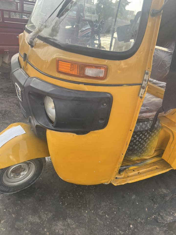 سلام عليكم تكتك موديل 20 مصبوغة جمالية وبيهة ضربة بل غد أصافحك حلوة يرادله تعمير دوسات سعر 6100 اوبيهة مجال كير محرك خير من اللة رقم اوسنوية بغداد بسمي يرادله شغلات بصيطة مكاني بغداد الحسينية ‭0787 421 9399‬
