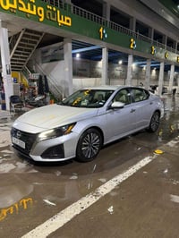 عندي نيسان التيما موديل 23 شكل 24 SV لون سلفر رقم سليمانية حادثها جامل...