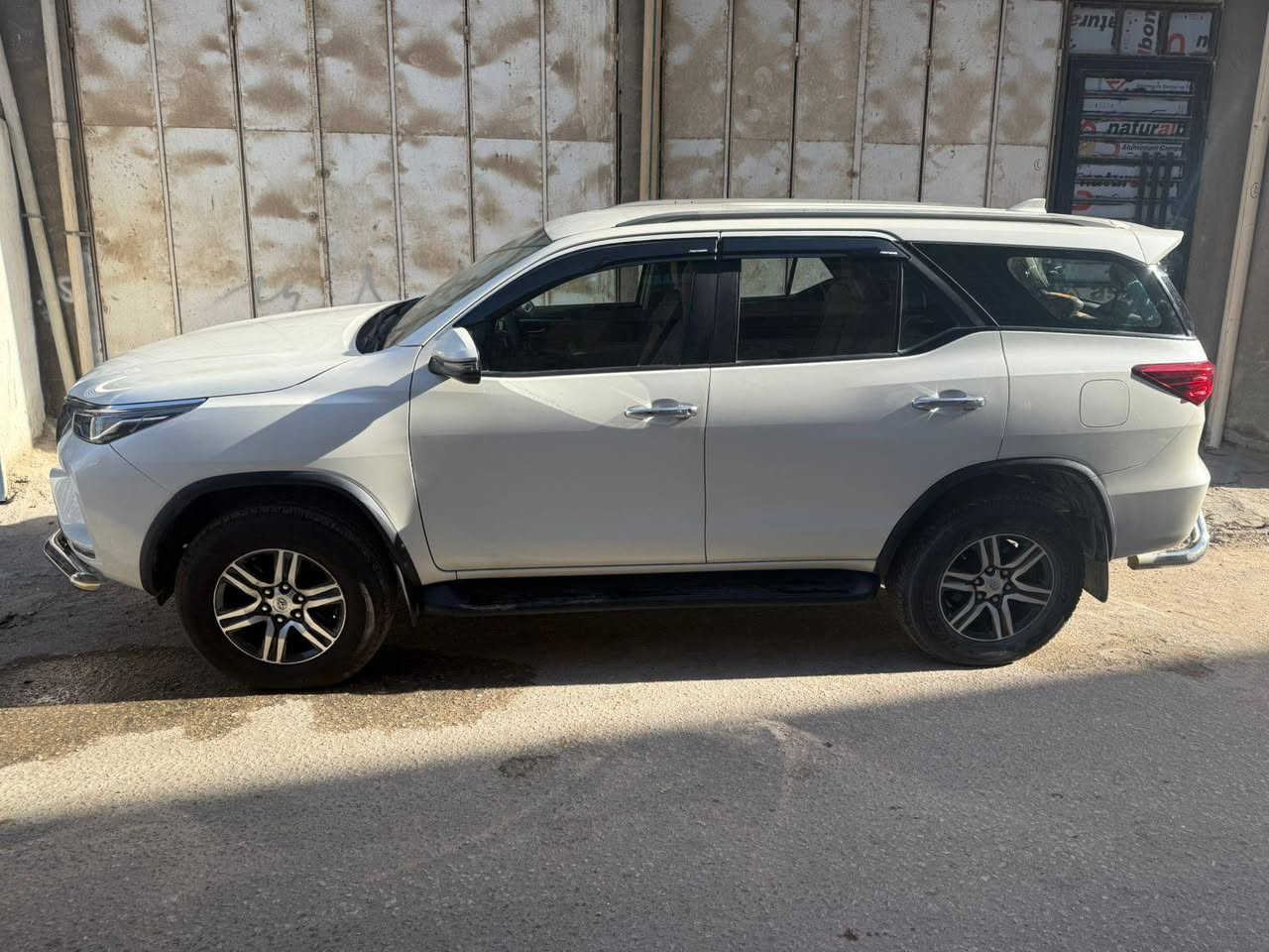 تيوتا فوتشنر موديل ٢٠٢١ كفاله عامه شرط سونار
كامل الموصفات عده الفتحه
فور ويل محرك ٤٠٠٠ 
٦ سلندر 
بصمه 
رقم أربيل
وكاله باسمي
‏‪***********‬‏
