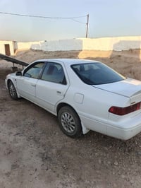 كامري ٢٠٠٠ • رقم بغداد انكليزي • كير ومحرك مكفول