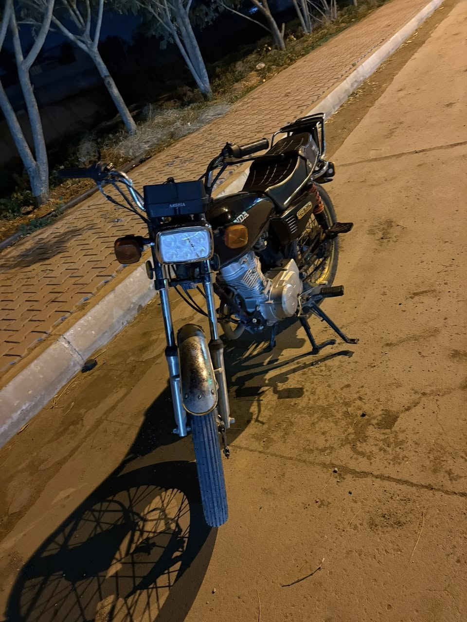 سلام عليكم دراجة نامة اصل ايراني تلث احرف الدراجة خير من الله صرعتهة شرط تطارح وية ميتين دراجة اورق كامل الشاصي مالة رفيع مال نامة اصل اصل الدراجة موديل ٢٠٠٩ دراجة تاخذهة بالك يصفة سرعة وفصلة سعر 600 وبي مجال بسيط متواجد خاص و رقم ***********
