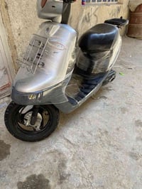 دراجة بطة ٢٠٠٣ للبيع دراجة مفتوحة ونضيفة كهربائيتها كلها شغالة والسلف ...