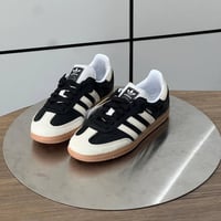 ملابس • توصيل مجاني