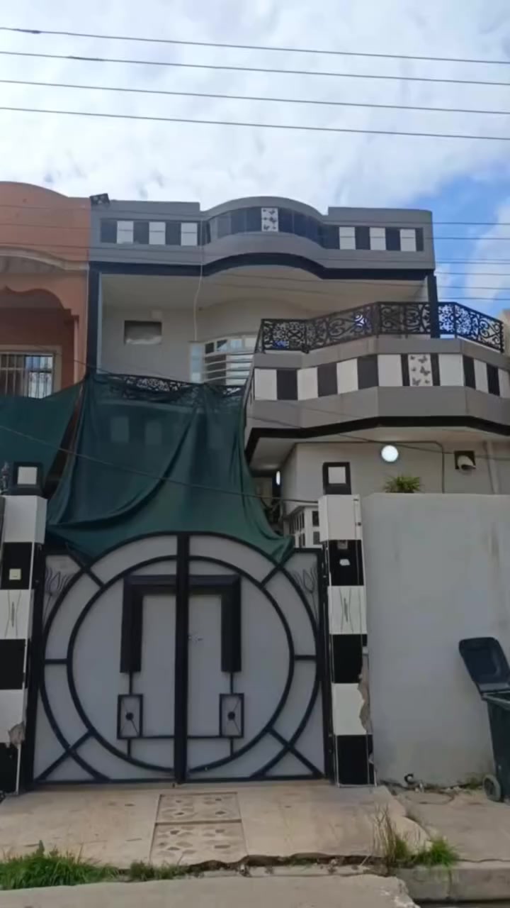 🏠من حي السلام دار للبيع 
📐 مساحه 100م واجهه 5م عمق 20م 
يتكون الدار من طابق ونص 
1 :ـ يتكون الطابق الاول من غرفه نوم و و استقبال و هول وصحيات ومطبخ والمنور مشتغلي مطبخ حار 
و يتكون الطابق الثاني 
2 :ـ من غرفة نوم سويت و هول و سطح 
للاستفسار أكثر و العروض زوروا موقعنا في 
حي المزارع الأولى/ مدخل جامع القادر/ خلف جامع القادر 
او الاتصال على الارقام التاليه 
*********** اتصال+ واتساب 
*********** اتصال + واتساب 

#مكتب٠القادر٠للعقار
