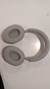 📢 للبيع سماعة Sony WH-1000XM5 أصلية 🎧🔥 ✅ مستعمله كلش قليل بدون كارتونه...