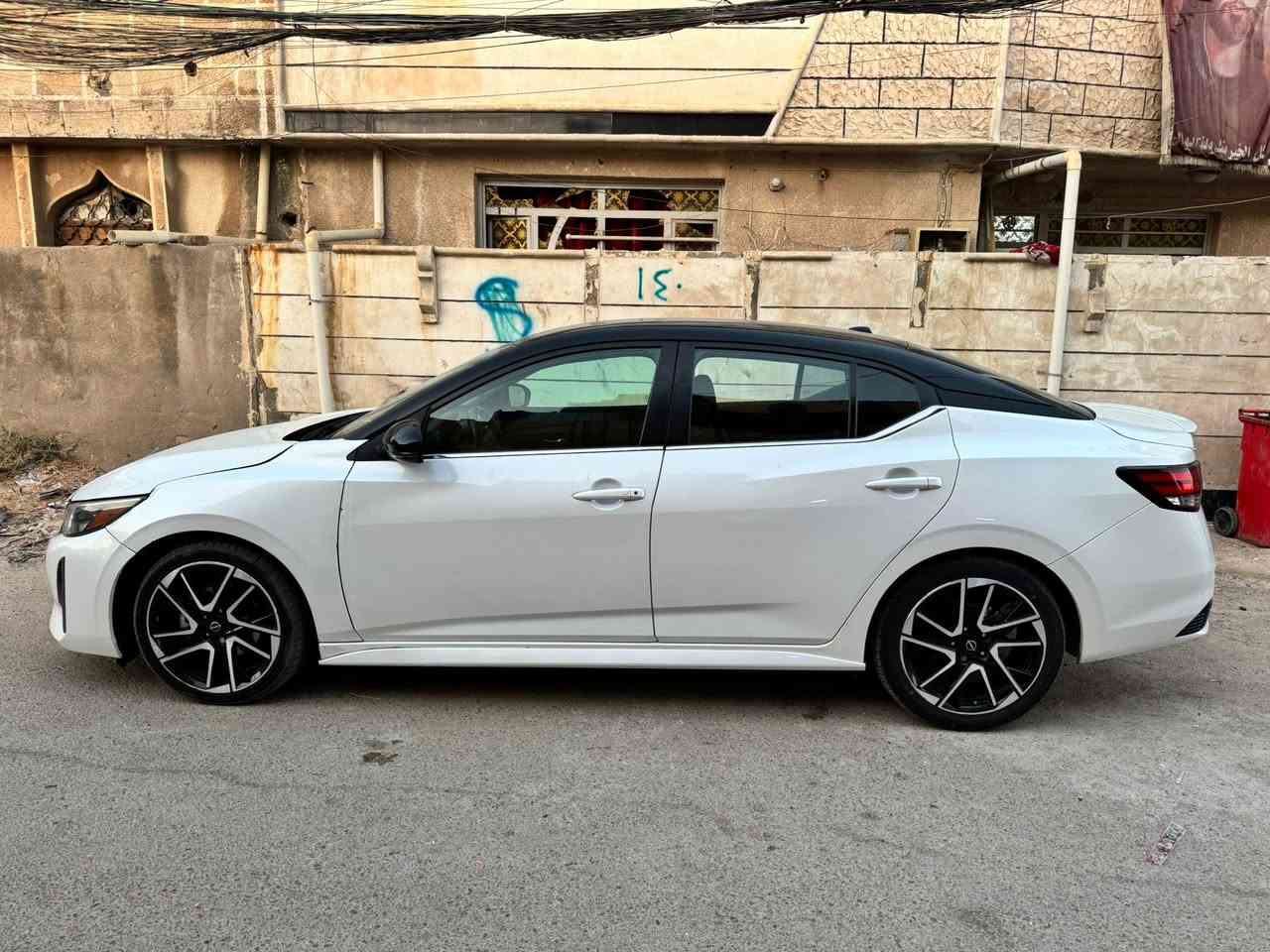 سلام عليكم نيسان سنترا موديل ٢٤ ماشيه ٢٠ الف مكفوله كفاله عامه حادث فقط بنيد سونار عدي فول عده فتحه سعر ١٤٠بكاني بغداد الحسينيه ***********
