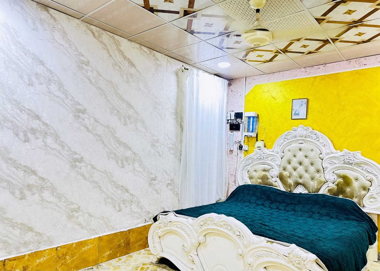 السلام عليكم 
بيت للبيع طابو ملك صرف مساحة 100متر 
العنوان حي الوحدة شارع الزهور الفرع مقابل اسواق الزهور
يتكون من ثلاث غرف نوم 
الطابق الاول 
استقبال 
صاله 
صحيات خارجيه وداخليه 
غرفة نوم 
مطبخ
كراج 
الطابق الثاني 
غرفة نوم مع حمام مدمج 
غرفة نوم 
صاله
الاستفسار التواصل 
واتس واتصال  ***********
