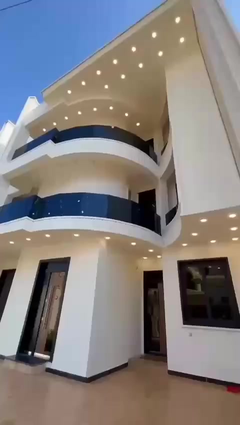 �.يتوفر لدينا دار —  للايجار 3.طوابق.�

�.حديث بناء (2025) زيرو ممسكون
�.القادسيه كهرباء خصخصه 24 ساعه

�.يحتوي.

      �.غرف منام عدد .10
      �.مصعد
      �.خدمات صحيه عدد .11
      �.صالة كبيره
      �.هول داخلي
      �.مطبخ حار/ بارد 
      �.مسبح +شلالات
      �.حديقة مع كراج 

�.يصلح لشركات الاجنبيه او الشركات العراقيه 
او مراكز التجميل …….وغيرها من مهن تجاريه/سكنيه 

لتواصل والاستفسار
�.***********

�.يتوفر لدينا عروض مميزه بمختلف المساحات الكبير     تجاريه سكنيه داخل مناطق بغداد كرخ //رصافة

�.يرموك/قادسيه/منصور وضواحيها/جادريه/عرصات الهنديه/كراده وضواحيها
