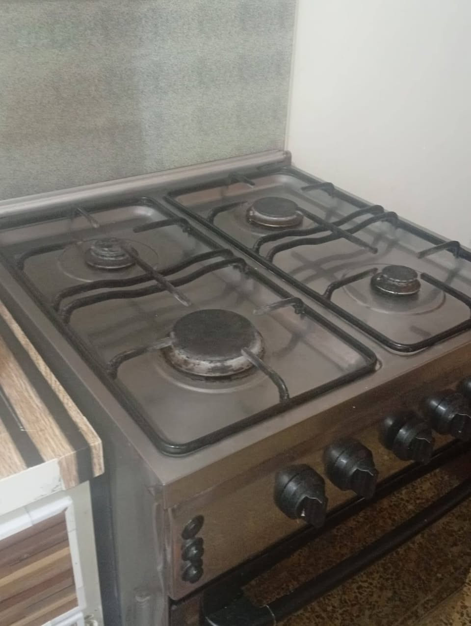 غراض بيت للبيع مكاني السيدية ***********
