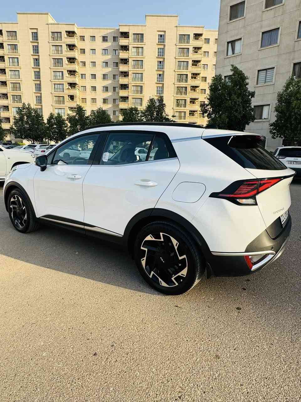 كيا سبورتاج2025 ضمان الشركه الدوليه ماشيه 20 الف سياره فول مواصفات 1/1 
‏سياره رقم بغداد الجديد باسمي تحويل ثاني يوم 
السياره مكفوله بل كامل وسونر مرفق مع الصور وجديده كلياً 

المواصفات 
1_بانورما 
2_لايت لد
3_بروجكتر لد
4_مري شفط
5_بكلايت لد 
6_كشنات كهرباء
7_بصمه ابواب+بصمه تشغيل
8_رادار جانبي
9_اشاير مري 
10_ويل كب 19
11_شاشه كار بلي 
12_كامره
13_عداد دجتل
14_تشغيل عن بعد
15_كشنات تدفئه  
16_تبريد قطعتين 
17_حساس مطر
18_مرايه تعتيم
19_حساس أمامي خلفي 
20_شباك بيانو بلاك 
21_درايف مود ماوس
22_شفتات ستيرن
23_تحكم  ستيرن جهتين
24_ كشنات شامو بيجي 
25 _ 8 ايرباك 

مكاني بغداد حي العدل 
***********
‎السعر 230 ورقه وبيهة مجال بسيط لشراي
