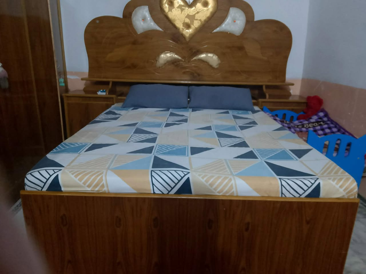 يوجد غرفة اخشاب للبيع نضيفه  مستعجل عل بيعتهه لمعرفة السعر والتفاصيل اتصل عل هذا الرقم 
‏‪0771 036 6095‬‏
