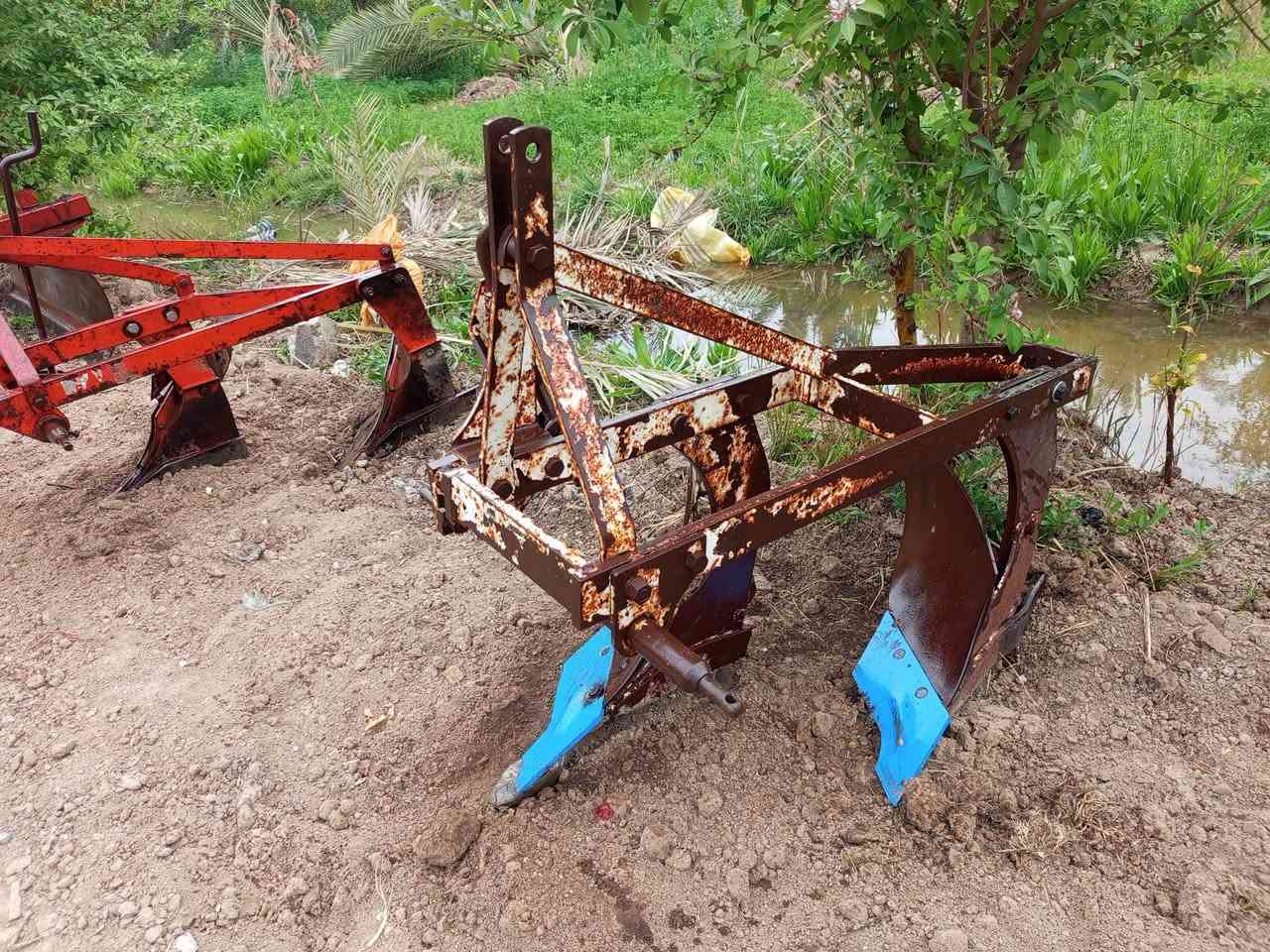 السلام عليكم للبيع معدات زراعيه فدان يمنر بلادي ياباني وفدان كابؤتا بلادي ياباني ومعدلان دور مكان بغداد الاتصال على الرقم ***********
