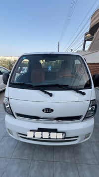 كيا موديل ٢١ رقم واسط  مكفولة كفالة عامة  ماشية ١٠٠ سيارة كلش نضيفة تح...