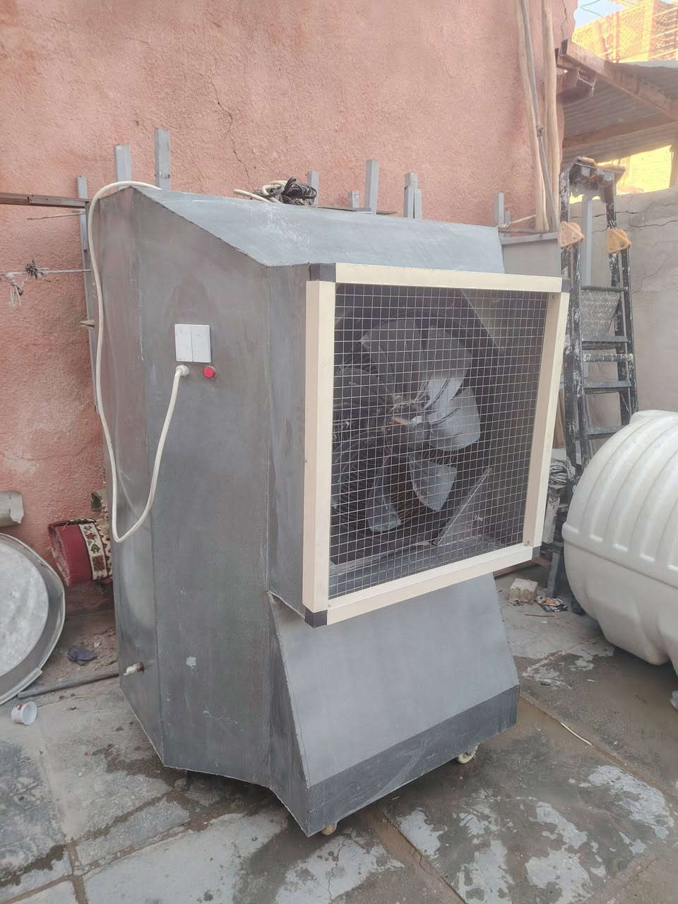 عندي مبرده البيع مال موكب ما مستخدمه فقط 14 يوم
مشتريه 700 
عارضه 450   وبيهة مجال 
مكاني معامل الباويه واتساب ***********

