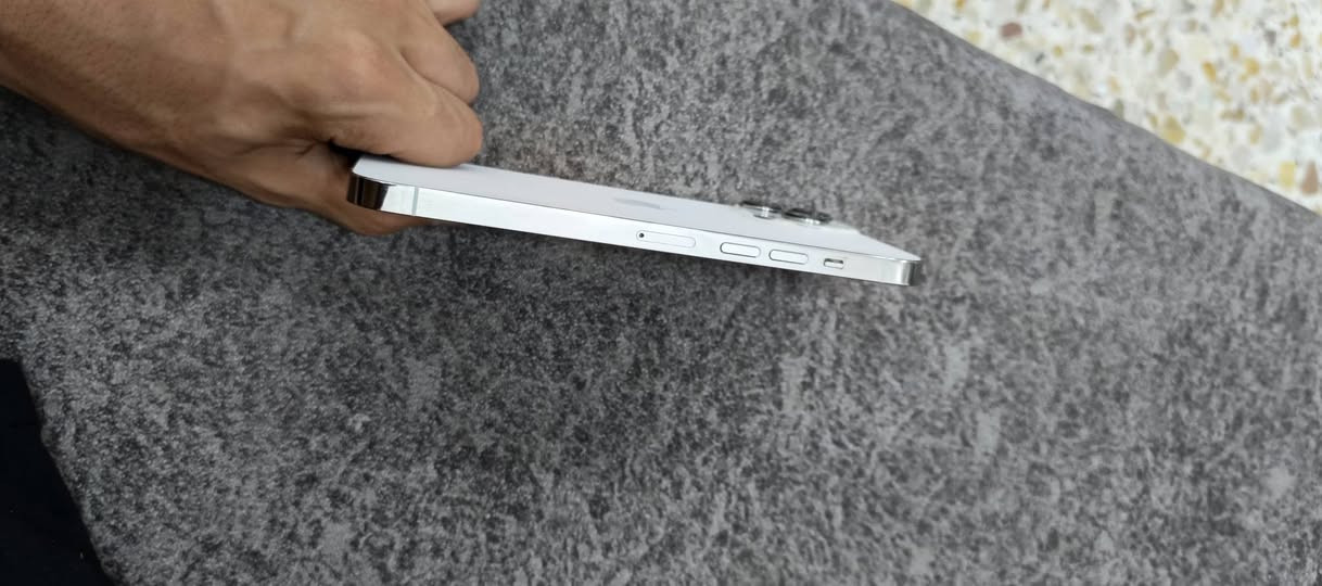 سلام عليكم 
موبايل ايفون 13 برو ماكس 
نضافه 95 
ذاكره 256 
موبايل 📱 نضيف كلش 
بغداد حي النصر 
سعر 750 بي مجال 
اتصال ‏‪***********‬‏
