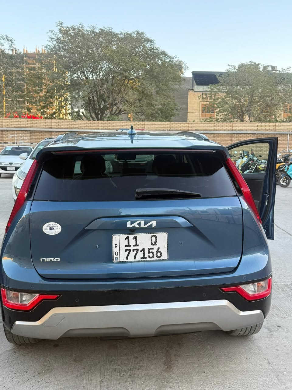 كيا نيرو 2023سعر 145$
وارد أمريكي – مرقمة بغداد – 

تريد سيارة صرفها قليل جداً ومواصفاتها فل؟

كيا نيرو هايبرد 2023 خيار عملي وعصري، بحالة ممتازة جداً، لون أزرق مميز، نظافة عالية واستخدام خفيف.

🚗 محرك 1.6 بنزين + موتور كهرباء

⚡ قوة تقريباً 139 حصان

⛽ صرف اقتصادي جداً (4–5 لتر لكل 100كم حسب القيادة)

🔄 تبديل أوتوماتيك 6 سرعات DCT

الحادث: خلفي 

المواصفات:

✔ شاشة كبيرة + عداد ديجيتال

✔ بصمة تشغيل + بصمة أبواب

✔ فتحة بانوراما

✔ دخول ذكي

✔ نظام Eco / Sport

✔ مثبت سرعة

✔ رادار أمامي + مانع تصادم

✔ محدد مسار + تصحيح مسار

✔ نقطة عمياء

✔ كاميرا خلفية + حساسات أمامية وخلفية

✔ Auto Hold

✔ شاحن وايرلس

✔ كراسي جلد ومخمل + تدفئة

✔ إضاءة LED أمامية وخلفية

✔ شفتات على الستيرن

✔ نظام صوتي مميز + بلوتوث + USB

سيارة مريحة وهادئة، مثالية للاستخدام اليومي داخل بغداد، وتوفر عليك فرق كبير بالمصاريف مقارنة بسيارات البنزين.

الموقع: بغداد – الدورة الجادريه 

الرقم : ***********////////***********

اتصال واي استفسار اني حاضر

