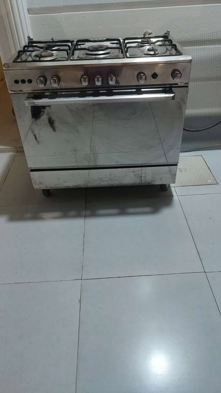 سلام العلیکم
غاز 5چاو  ابو فڕن بۆ فرۆشتن   200هزار  معامەلە
کلار مامۆستایان  
***********
پاکو بێ عەیب
