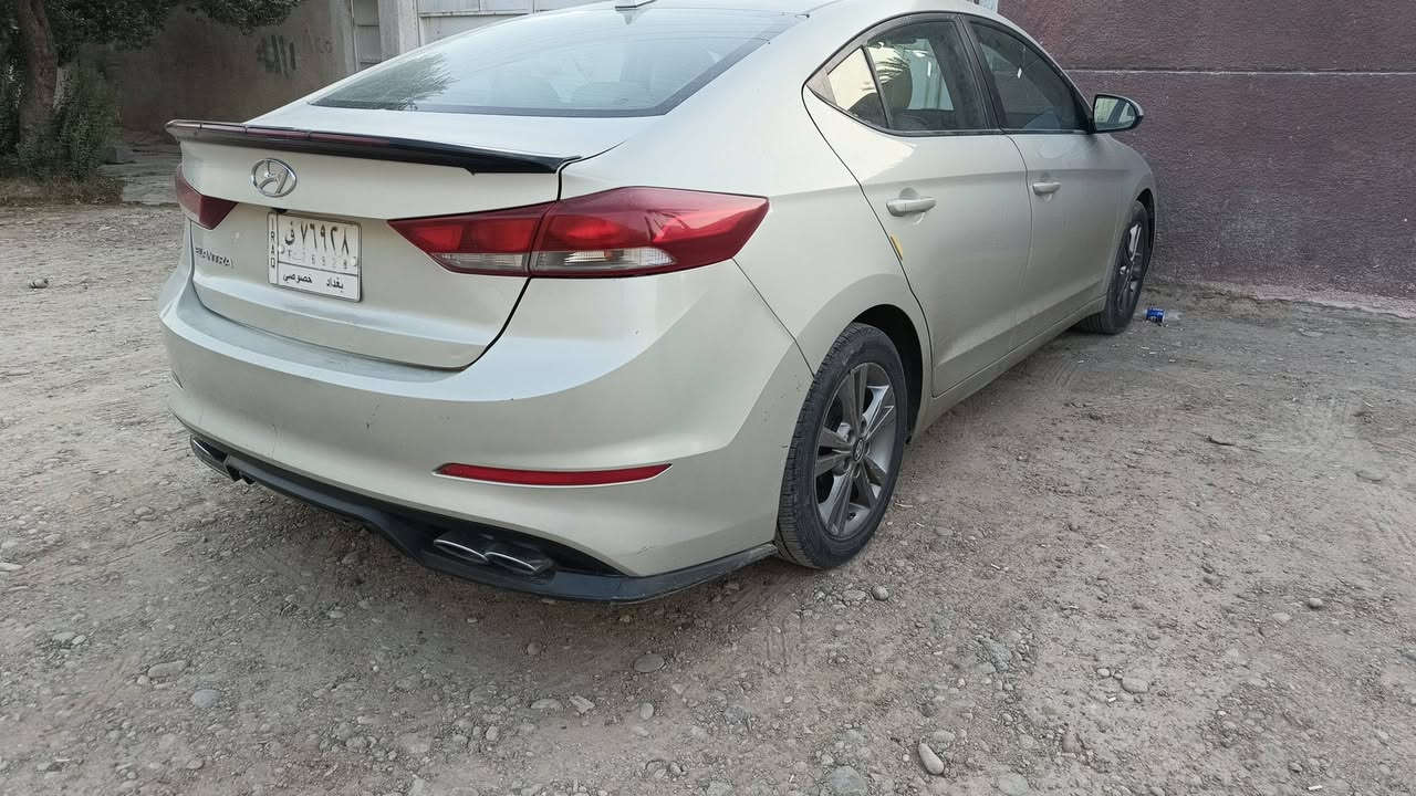 سلام عليكم
النترا 🇺🇸🗽 2017 وارد امريكي
حادثها جاملغ والبنيد نفسهن مصلحات 
السيارة جاهزه كير محرك صدر تخم تاير 
*********** سعرها 118$ 
مكانها بغداد الكرخ
