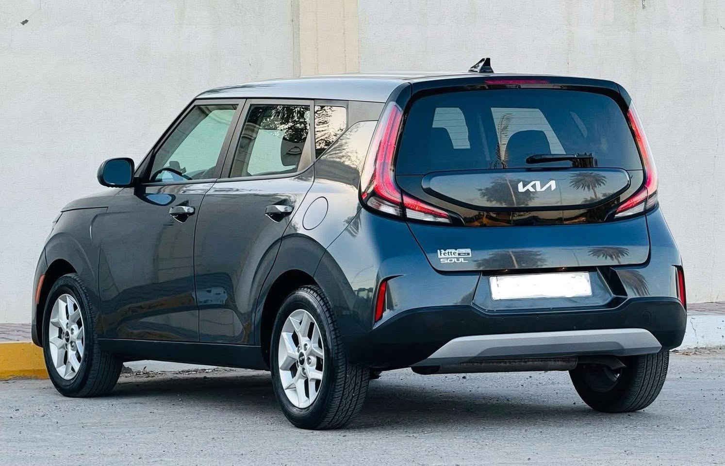 كيا صول 2023
رقم بغداد
بيها قطعتين تبديل و قطعه كلير
محرك 2000 دوش
كير و محرك مكفولات 
السياره جاهزه ما بيها شي
السعر 135
***********
