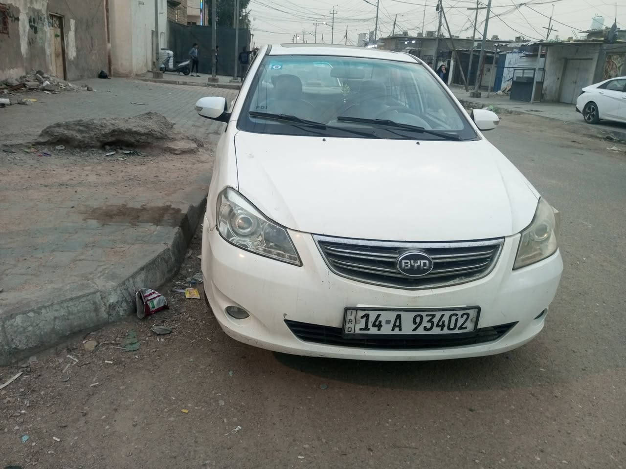 سياره BYD 2016 G3 للبيع
• النوع: BYD.
• الموديل: 2016
• الإضافات: فتحة سقف (سلايد روف) شغال وبحالة ممتازة.
حالة البدي والضرر:
• السيارة مكفولة من الحوادث والصبغ (عامة).
• يوجد فقط تعديل بارد في المدكر (الجنح) الأمامي الأيسر، وباقي البدي سليم جداً.
المحرك والناقل (الگير):
• المحرك: محرك البلاد الأصلي، السيارة تمشي طبيعي وما تنقص قطرة دهن (صافية)، ملاحظة: (يوجد صوت بسيط في المحرك).
• الگير: فلاوين فقط
• السيارة جاهزة للاستخدام وبحاله جيده
السعر والتواصل:
• المكان: البصرة - حيانية حي الحسين 
• السعر 55 وبيها مجال السياره بأسم صديقي تحويل ثاني يوم 
• للاستفسار يرجى الاتصال على الرقم: [ *********** ]
